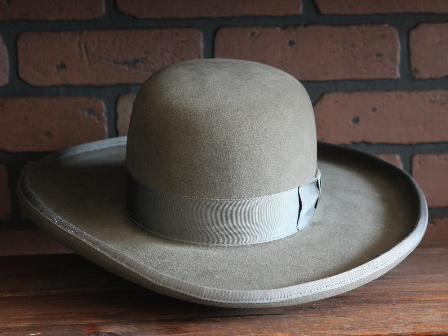 Based on the hat Jeff Bridges wears in the western movie "Wild Bill" (1995)