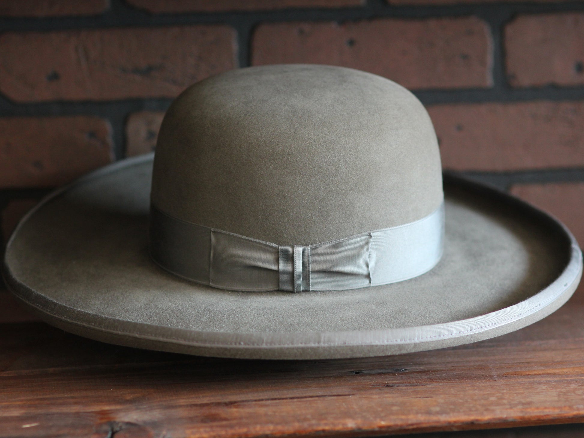 Based on the hat Jeff Bridges wears in the western movie "Wild Bill" (1995)